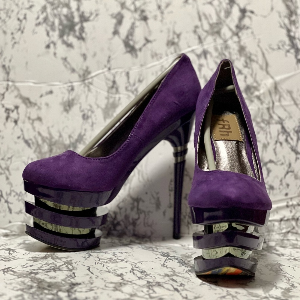 New Fahrenheit high heels, size 9.5 coralt suede color.